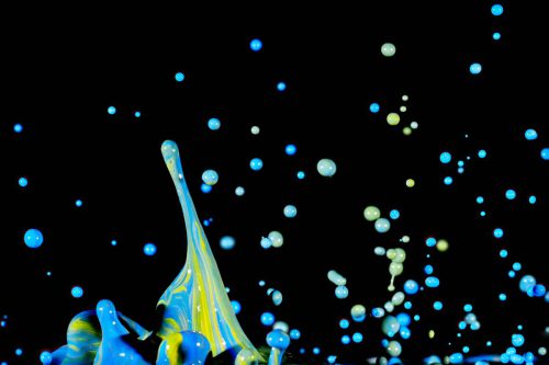 Blaue-gelbe-Spritzerei